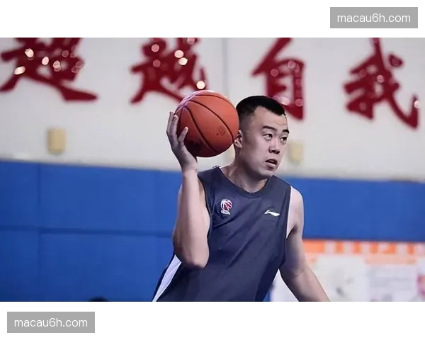 韩德君37岁高龄场均11+8 辽宁本钢更衣室领袖作用不可或缺 韩德君37岁高龄场均11+8 辽宁本钢更衣室领袖作用不可或缺