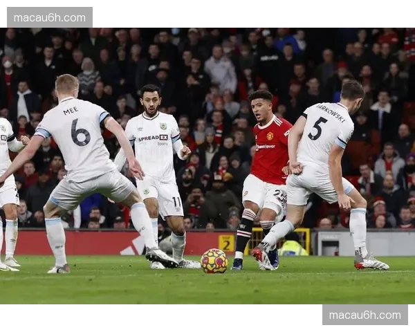 伯恩利进攻端缺乏支点支持 弗勒明孤立无援难造实质威胁